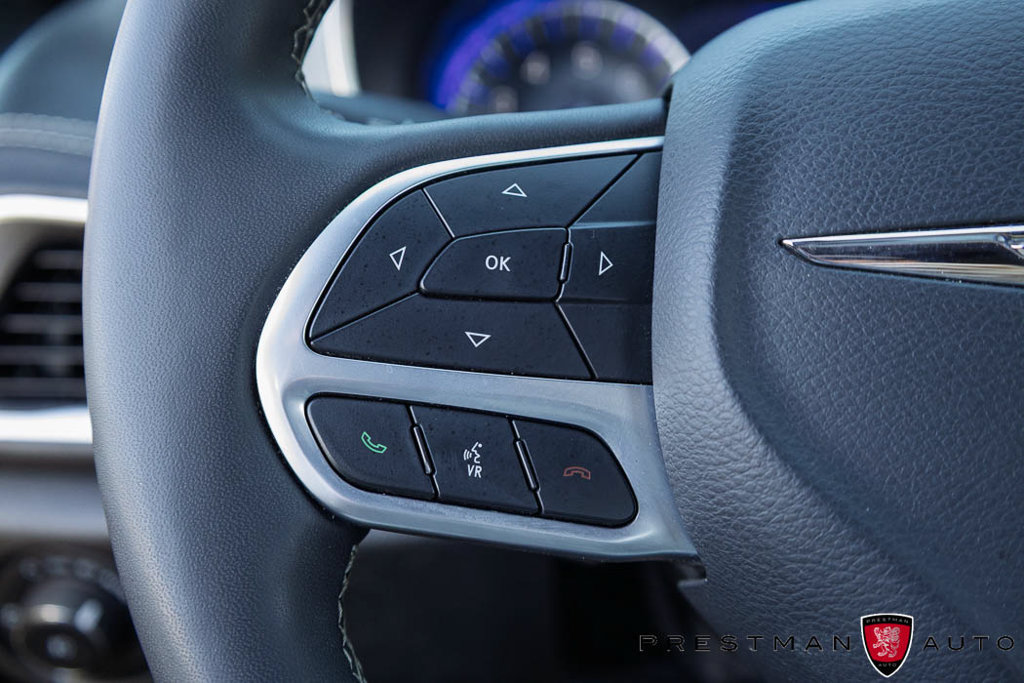 Used 2026 Chrysler Pacifica Limited FWD image 31