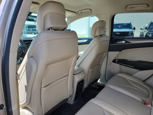Used 2019 Lincoln MKC Premiere FWD image 19