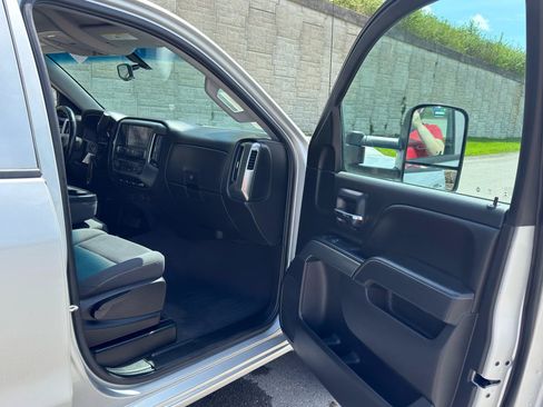 Used 2019 Chevrolet Silverado 1500 LT AWD/4WD image 25