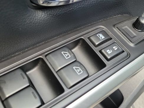 Used 2019 Nissan Titan SV w/ SV Convenience Package RWD image 10