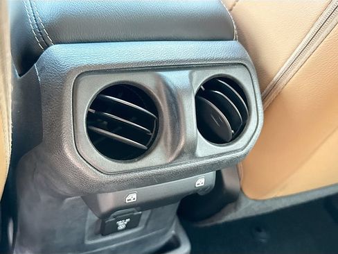 Used 2022 Jeep Wrangler Unlimited Sahara AWD/4WD image 29