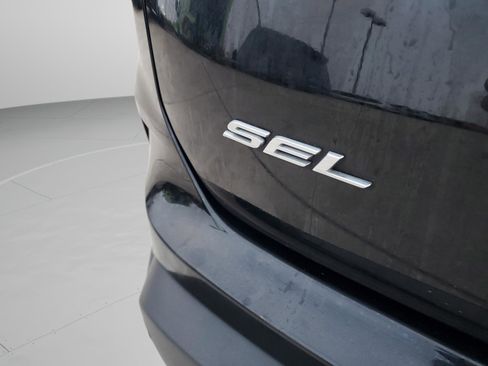 Used 2024 Ford Edge SEL w/ Sport Appearance Package image 8