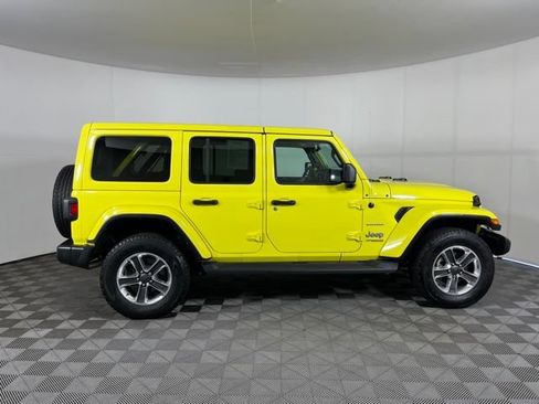 Used 2022 Jeep Wrangler Unlimited Sahara w/ Cold Weather Group AWD/4WD image 5