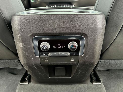 Used 2021 Chevrolet Tahoe Z71 w/ Luxury Package AWD/4WD image 28