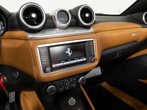 Used 2016 Ferrari California T RWD image 37