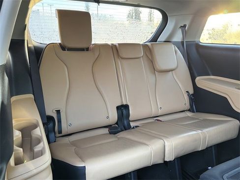 Used 2024 Kia Carnival LX image 14