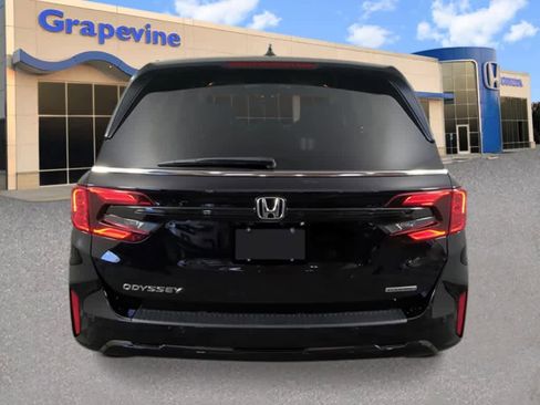 New 2026 Honda Odyssey Touring image 4