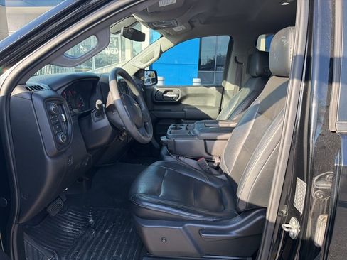 Used 2019 Chevrolet Silverado 1500 Custom w/ Custom Value Package image 2