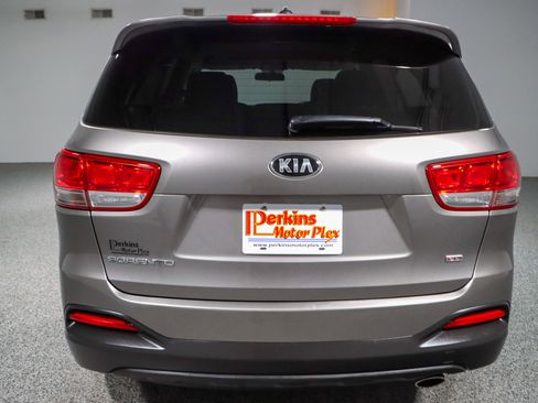 Used 2017 Kia Sorento L image 8
