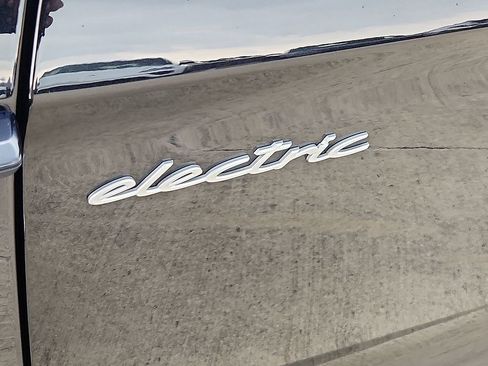 Certified 2025 Porsche Taycan image 30