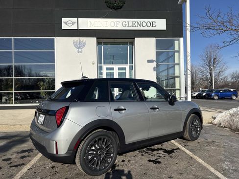 New 2026 MINI Cooper 4-Door Hardtop FWD image 4