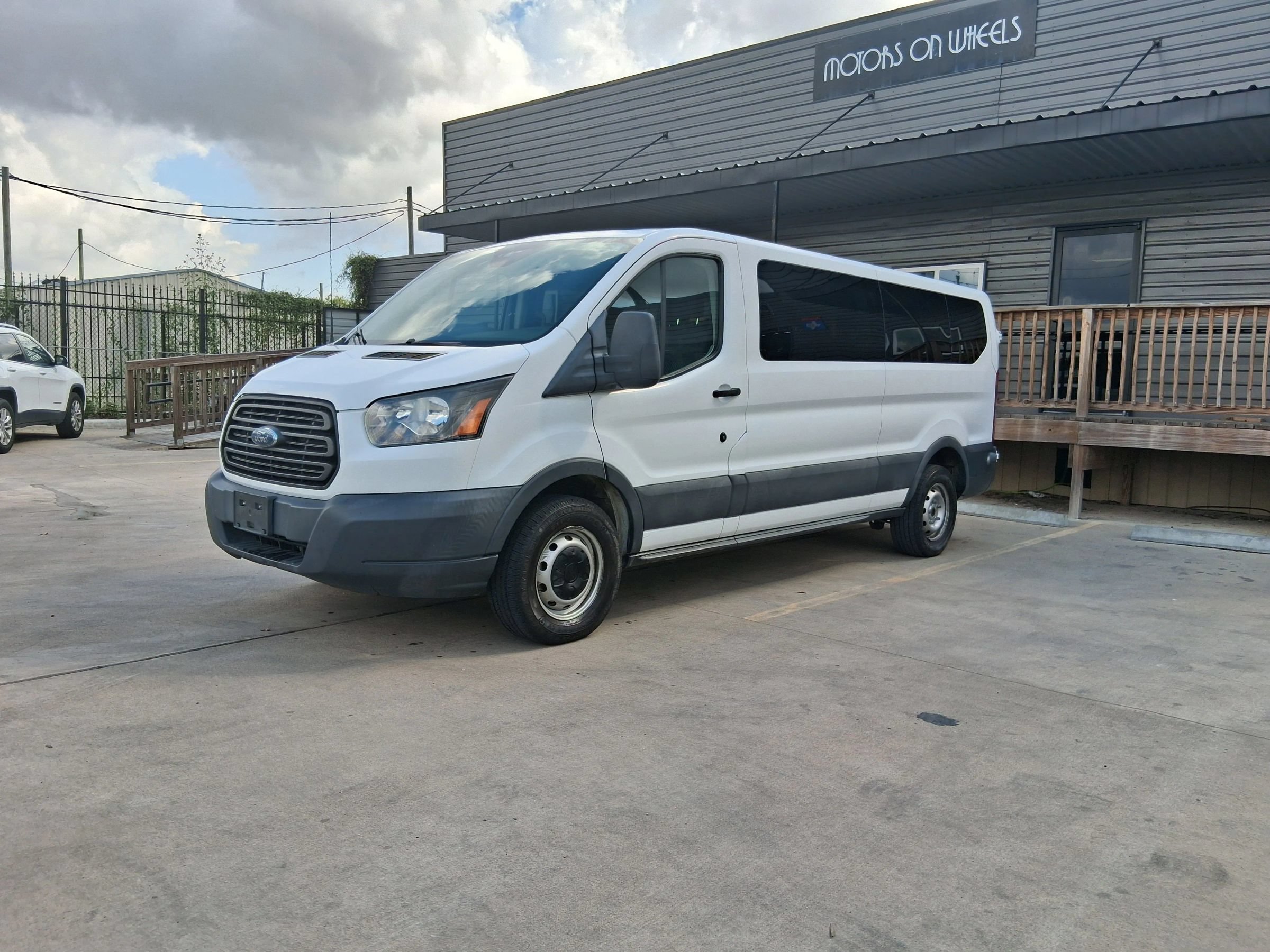 Used 2018 Ford Transit 350 XL RWD image 2