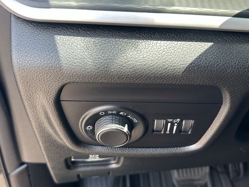 Used 2023 Jeep Grand Cherokee L Laredo RWD image 32