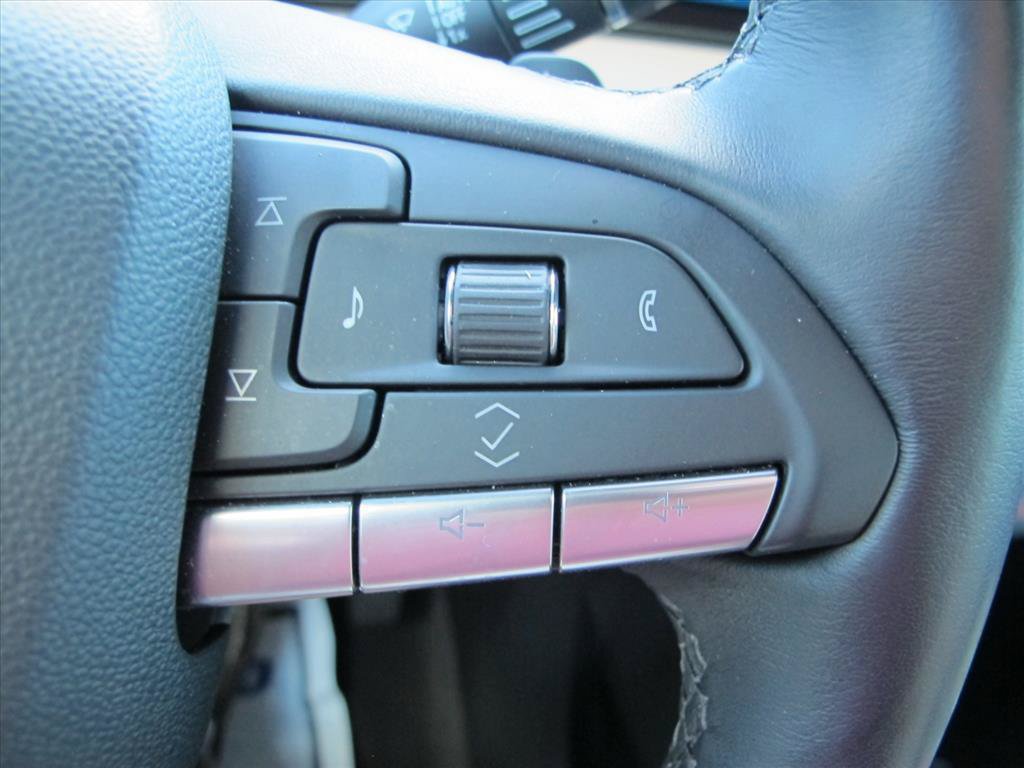 Used 2024 Cadillac XT4 Premium Luxury w/ Technology Package FWD image 18