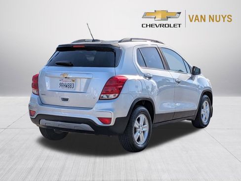 Used 2018 Chevrolet Trax LT w/ LT Convenience Package FWD image 5