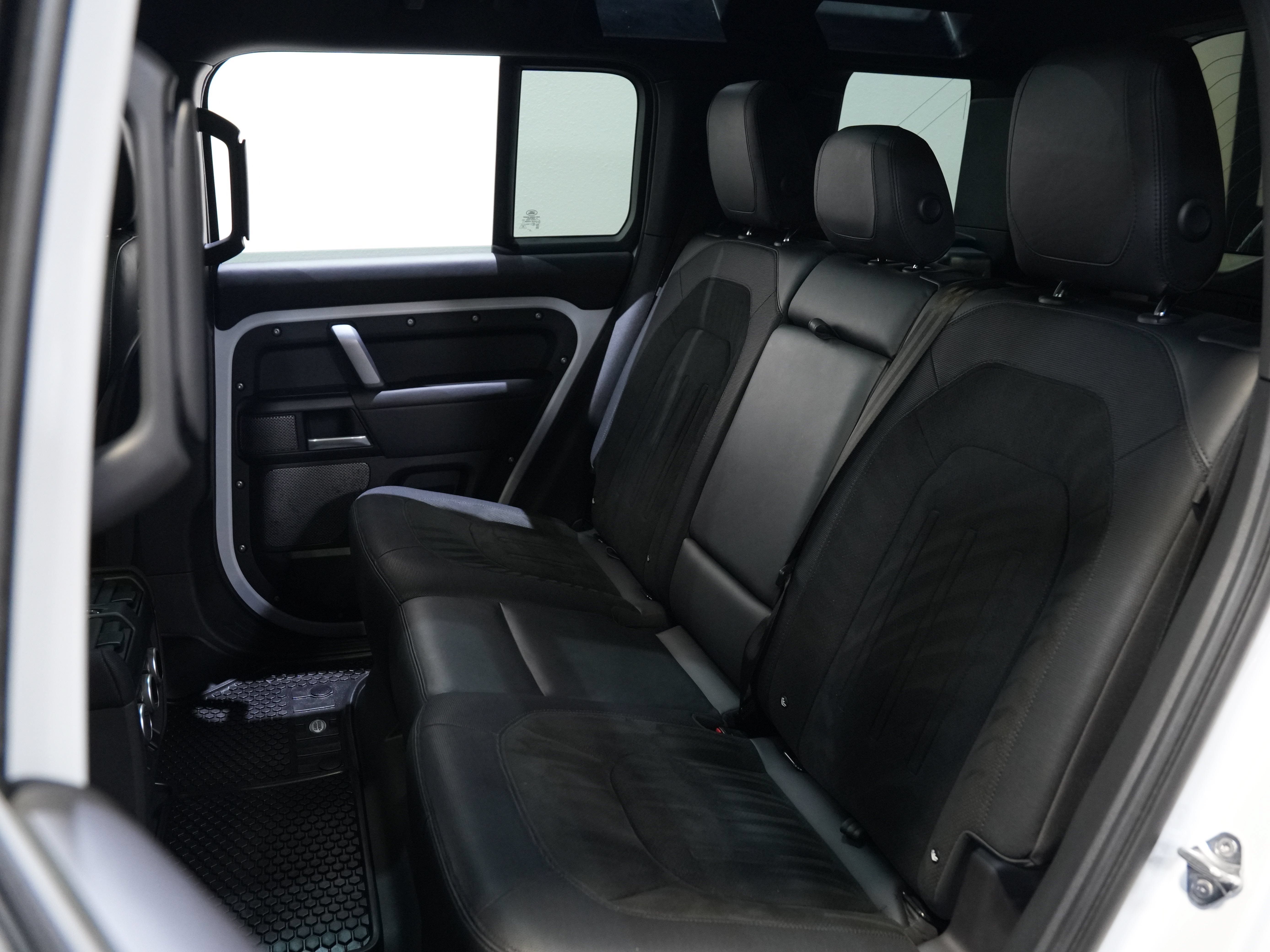 Used 2022 Land Rover Defender 110 V8 AWD/4WD image 34