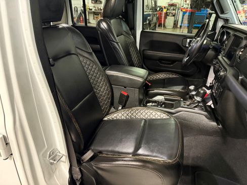 Used 2021 Jeep Wrangler Unlimited Sahara image 10