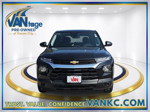 Used 2023 Chevrolet TrailBlazer LS FWD image 2
