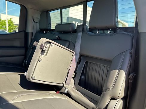 Certified 2020 Chevrolet Silverado 1500 LTZ w/ LTZ Convenience Package AWD/4WD image 33
