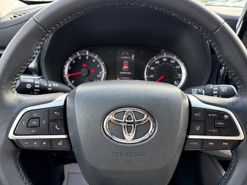 Used 2022 Toyota Highlander LE image 16