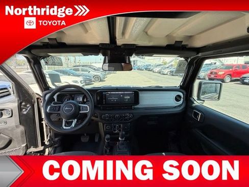 Used 2025 Jeep Wrangler Unlimited Sahara AWD/4WD image 8