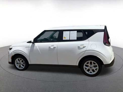 Used 2025 Kia Soul LX w/ LX Technology Package FWD image 7