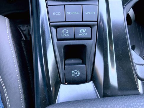 Used 2025 Toyota Camry SE w/ Convenience Package AWD/4WD image 34