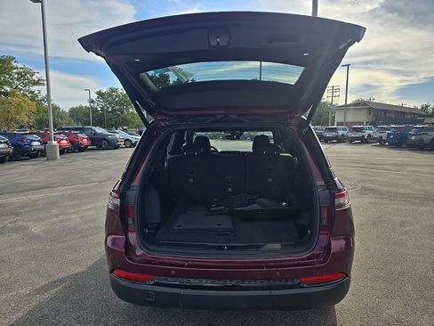 Used 2024 Jeep Grand Cherokee Altitude AWD/4WD image 8