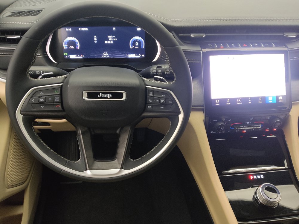 Used 2023 Jeep Grand Cherokee L Limited w/ Luxury Tech Group II RWD image 22