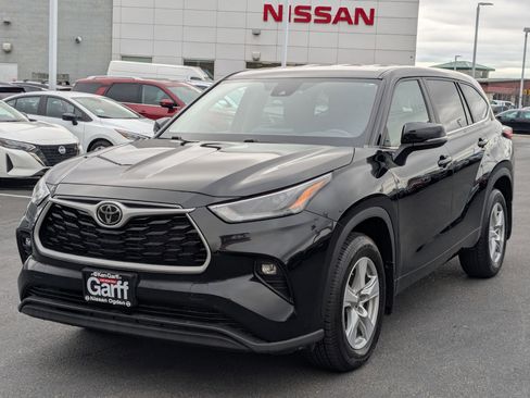 Used 2023 Toyota Highlander LE image 10