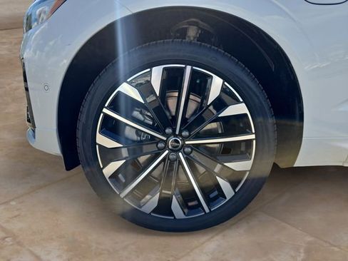 New 2026 Volvo XC60 T8 Ultra w/ Protection Package Premier AWD/4WD image 14