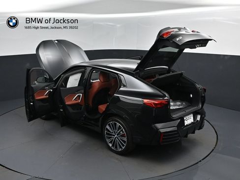 New 2026 BMW X2 xDrive28i w/ Technology Package AWD/4WD image 2