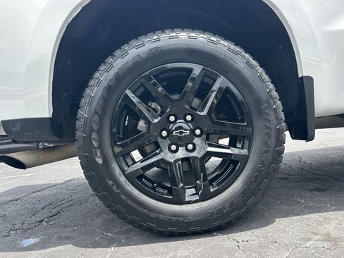 Used 2024 Chevrolet Silverado 1500 Custom w/ Turbomax Blackout Package AWD/4WD image 18