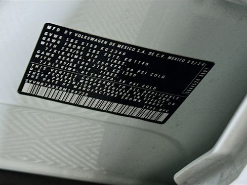 Used 2024 Volkswagen Tiguan SE image 12