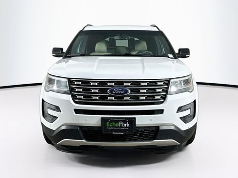 Used 2016 Ford Explorer XLT w/ Equipment Group 202A FWD image 2