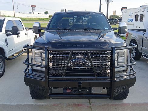 Used 2019 Ford F250 Platinum w/ Platinum Ultimate Package AWD/4WD image 4