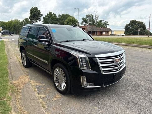 Used 2017 Cadillac Escalade Platinum AWD/4WD image 10