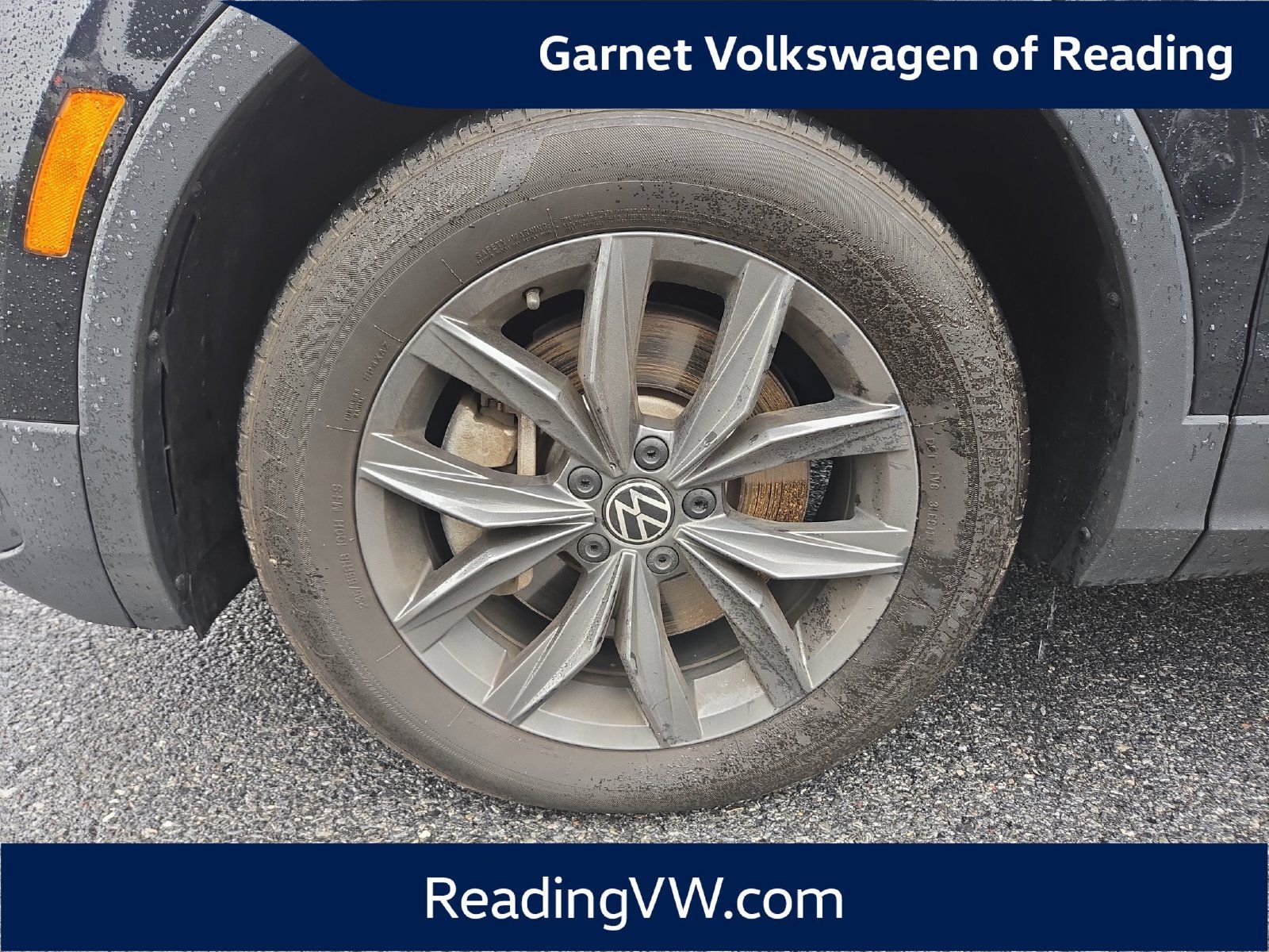 Used 2023 Volkswagen Tiguan SE w/ Panoramic Sunroof Package FWD image 9