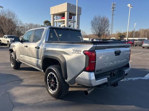 Used 2025 Toyota Tacoma TRD Off-Road image 9