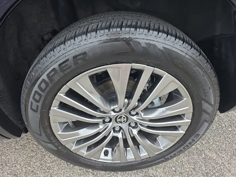 Certified 2023 Toyota Venza Limited AWD/4WD image 8