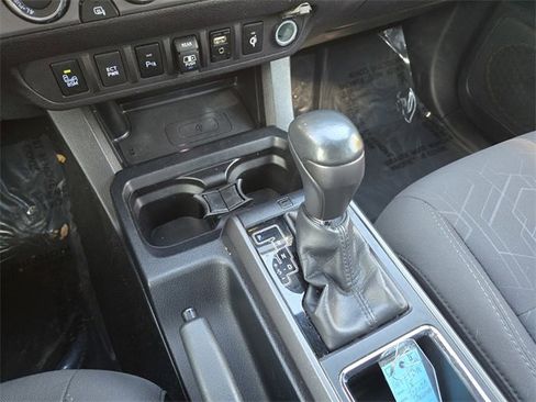 Used 2018 Toyota Tacoma TRD Off-Road w/ Technology Package image 15