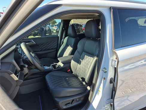 Used 2024 Mitsubishi Outlander 4WD Plug-In Hybrid image 33