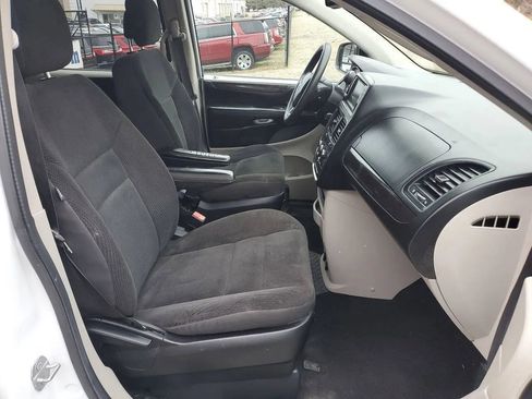 Used 2019 Dodge Grand Caravan SE FWD image 22