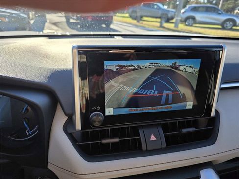 Used 2025 Toyota RAV4 XLE image 17