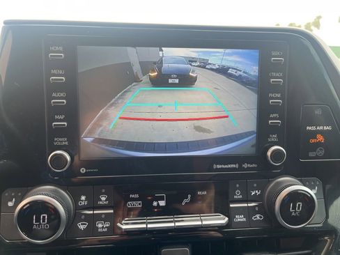 Used 2022 Toyota Highlander XLE image 51