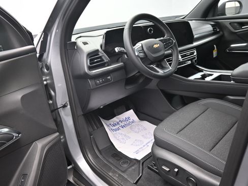 New 2026 Chevrolet Traverse LT w/ Driver Confidence Package FWD image 9