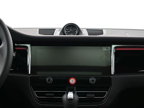 Used 2026 Porsche Macan image 11