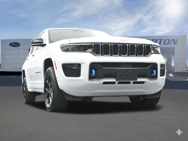 Used 2023 Jeep Grand Cherokee Overland w/ Luxury Tech Group IV AWD/4WD image 58