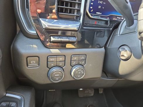 Used 2023 Chevrolet Silverado 1500 High Country w/ High Country Premium Package AWD/4WD image 21