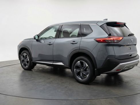 Used 2025 Nissan Rogue SV AWD/4WD image 6